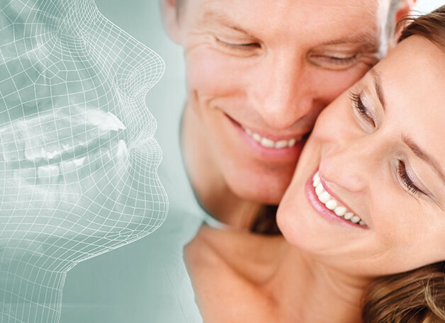 Röntgenbild des Kiefers und Paar mit gesundem Lachen